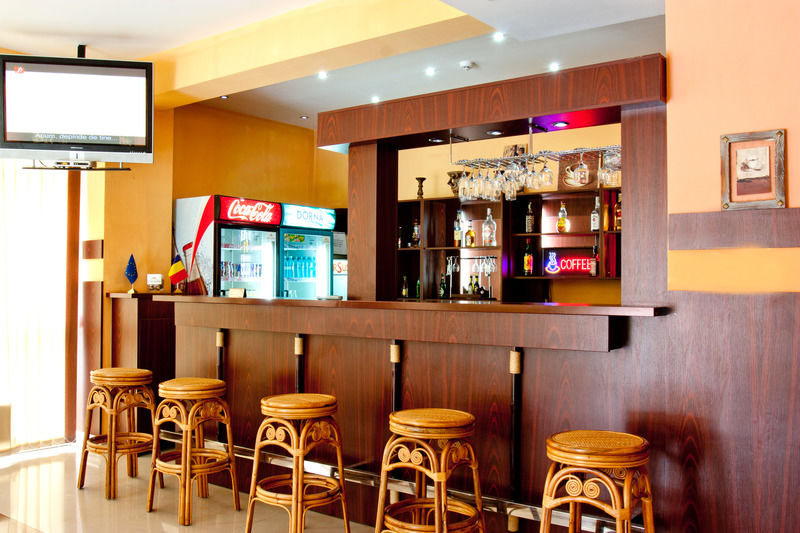 Denisa Hotel 奥托佩尼 外观 照片