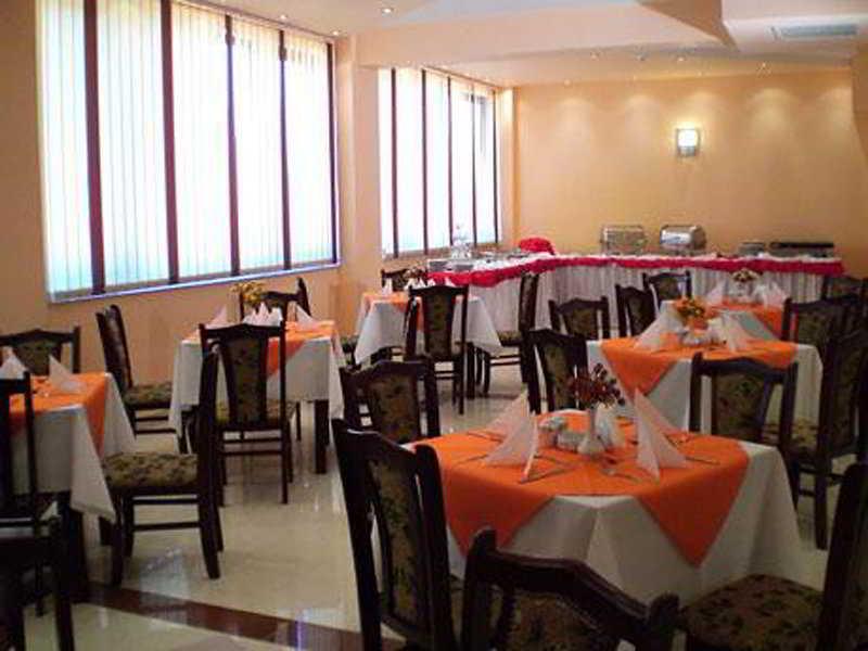 Denisa Hotel 奥托佩尼 餐厅 照片