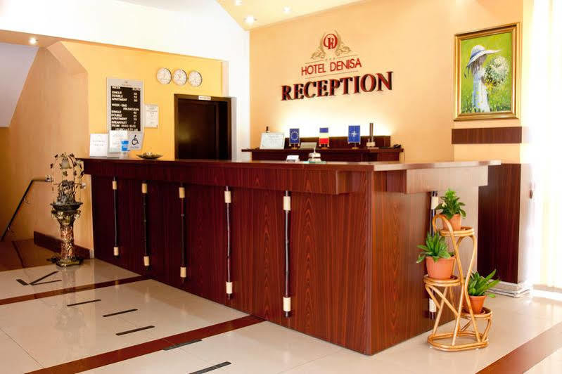 Denisa Hotel 奥托佩尼 外观 照片