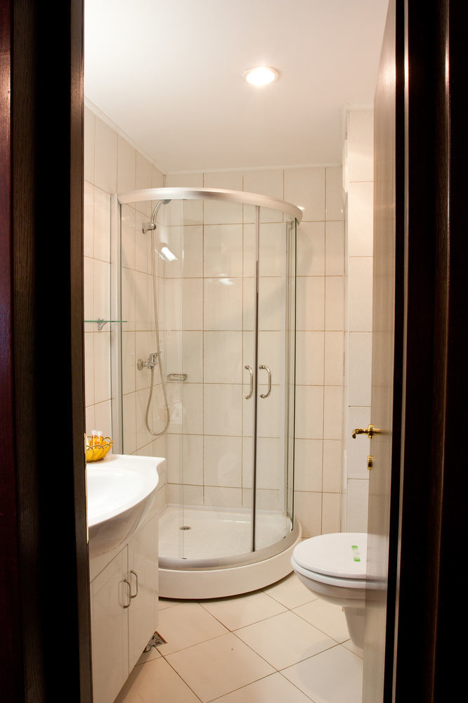 Denisa Hotel 奥托佩尼 外观 照片