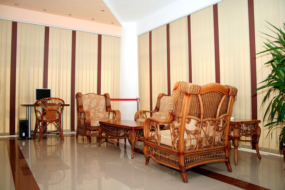 Denisa Hotel 奥托佩尼 外观 照片