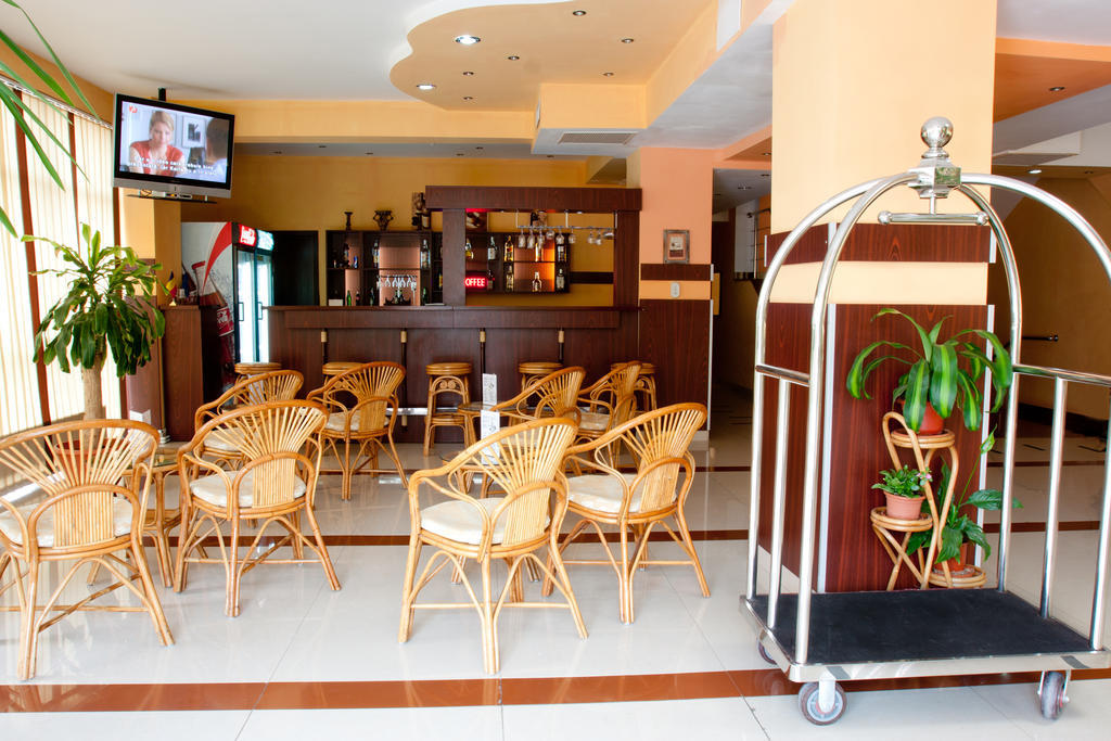 Denisa Hotel 奥托佩尼 外观 照片