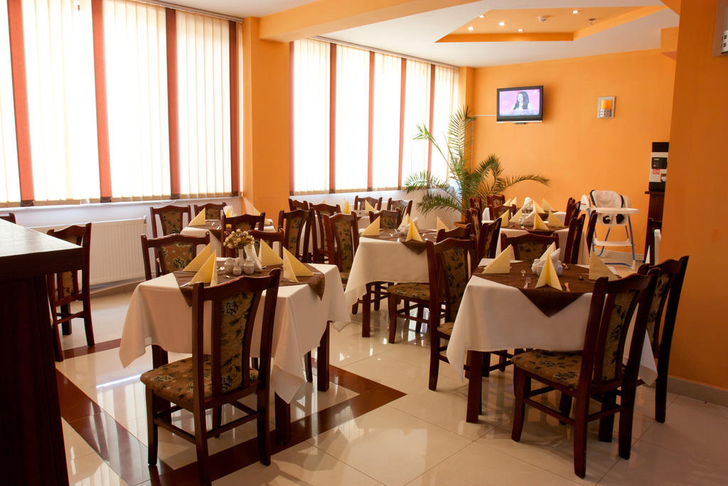 Denisa Hotel 奥托佩尼 外观 照片