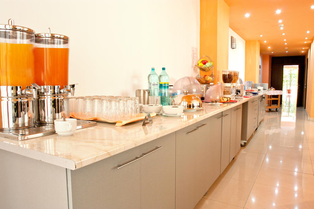 Denisa Hotel 奥托佩尼 外观 照片